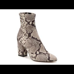 Steve Madden Elory faux Snakeskin Bootie- size 7.5